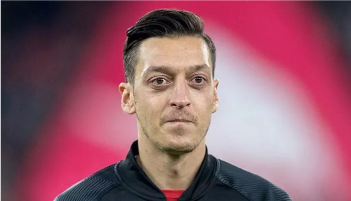 Mesut Özil, futbola veda etti