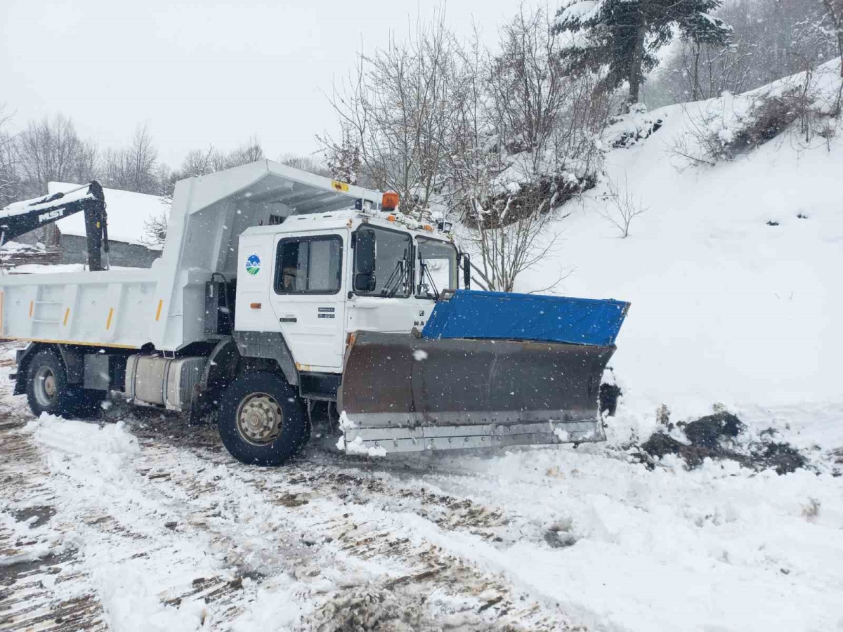 Sakarya Büyükşehir Belediyesi zirvelerde karla mücadele mesaisinde
