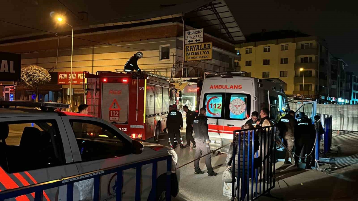 Topu dereye düşünce peşinden atladı, 12 yaşındaki çocuğu itfaiye kurtardı
