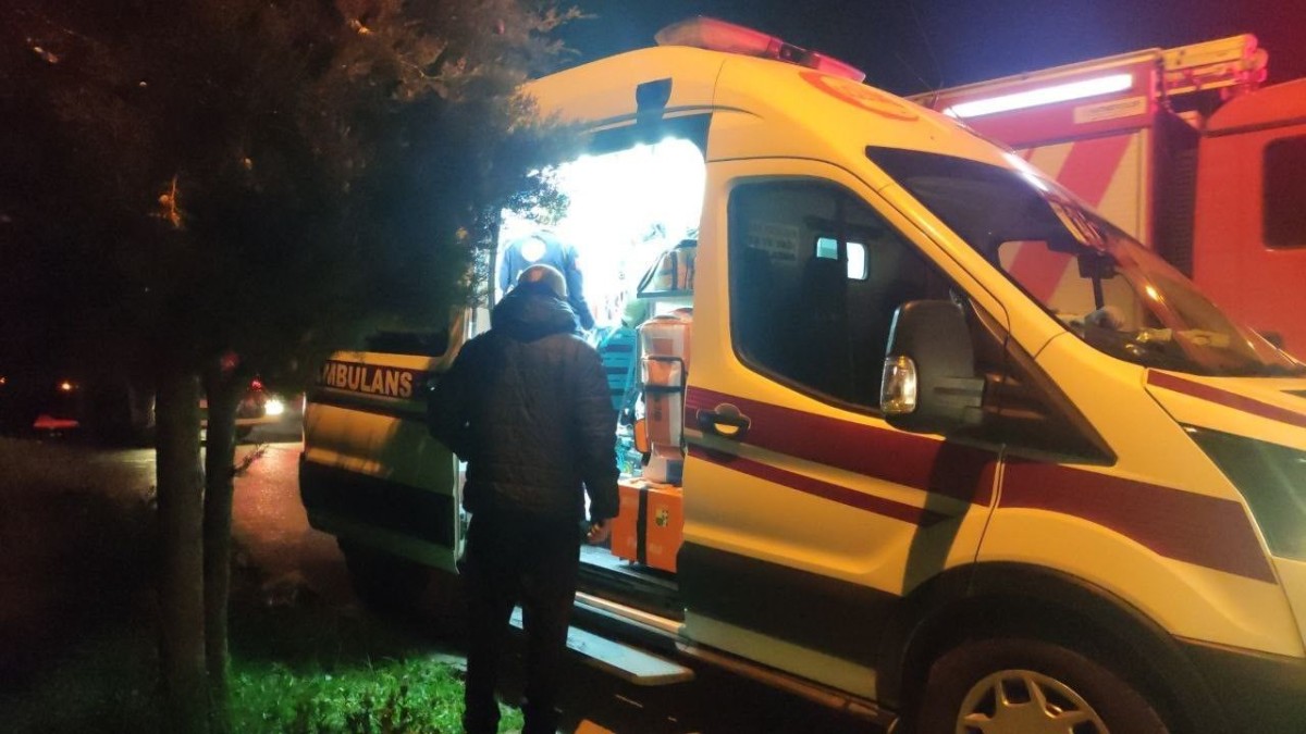 Bunalımda olduğu iddia edilen kişi için ekipler kapıyı kırarak içeri girdi
