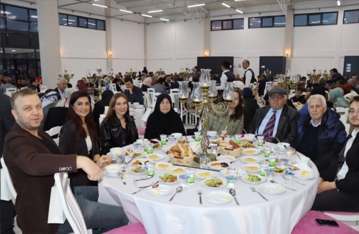 Söğütlü'de AK Parti'ye hizmet verenler ahde vefa iftar yemeğinde buluştu