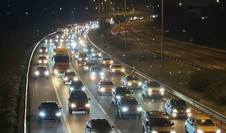 Otoyollardan sorumlu trafik kuruluşları İçişleri Bakanının onayıyla belirlenecek