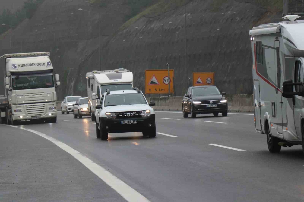  Anadolu Otoyolu Bolu Dağı Tüneli, D-100 D-750 karayollarından 1 milyon 67 bin 910 araç geçiş yaptı
