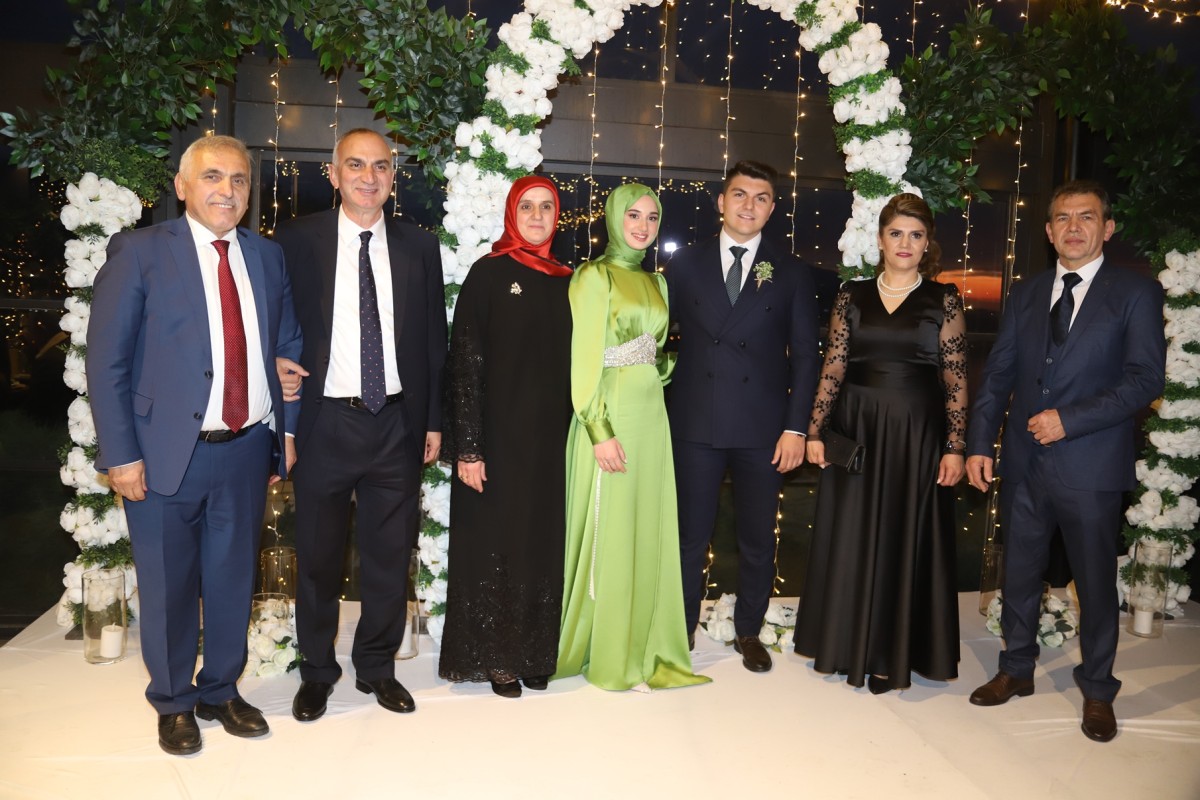 Avukat çift Büşra ve Kürşat evlilik için ilk adımı attı