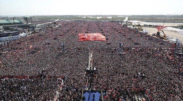 Büyük İstanbul Mitingi'ne 1 milyon 700 bin kişinin katıldı