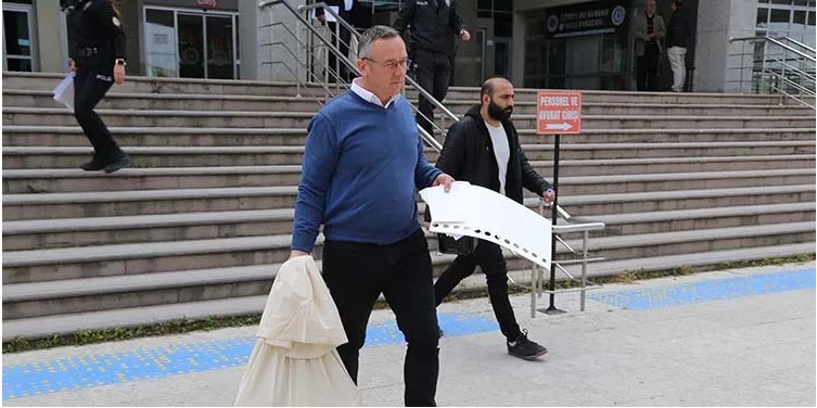 Sandık kurulu başkanlarına seçimde kullanılacak malzeme torbaları dağıtıldı