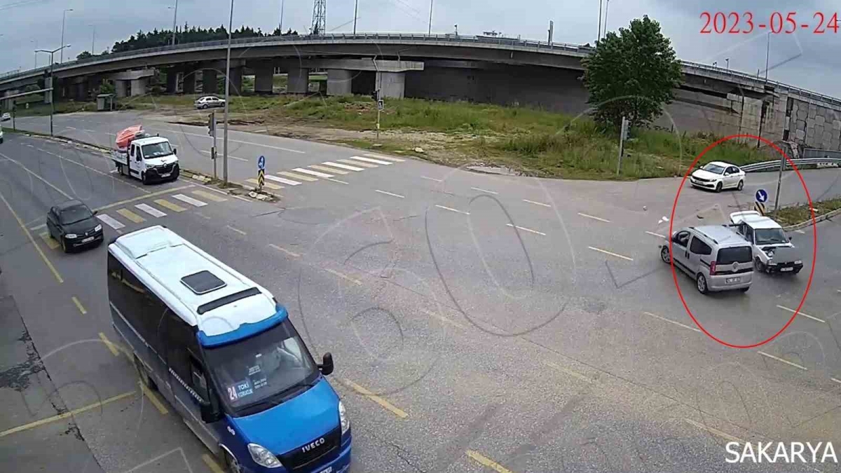 Dikkatsizlik ve kural ihlalleri kaza getirdi
