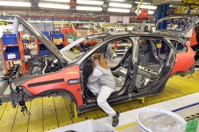 Otomobil Fabrikası şalter indiriyor
