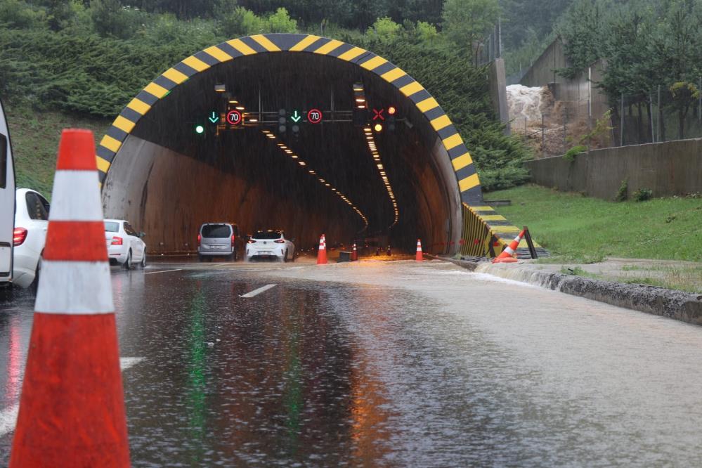 Bolu Dağı Tüneli İstanbul yönü ulaşıma kapatıldı
