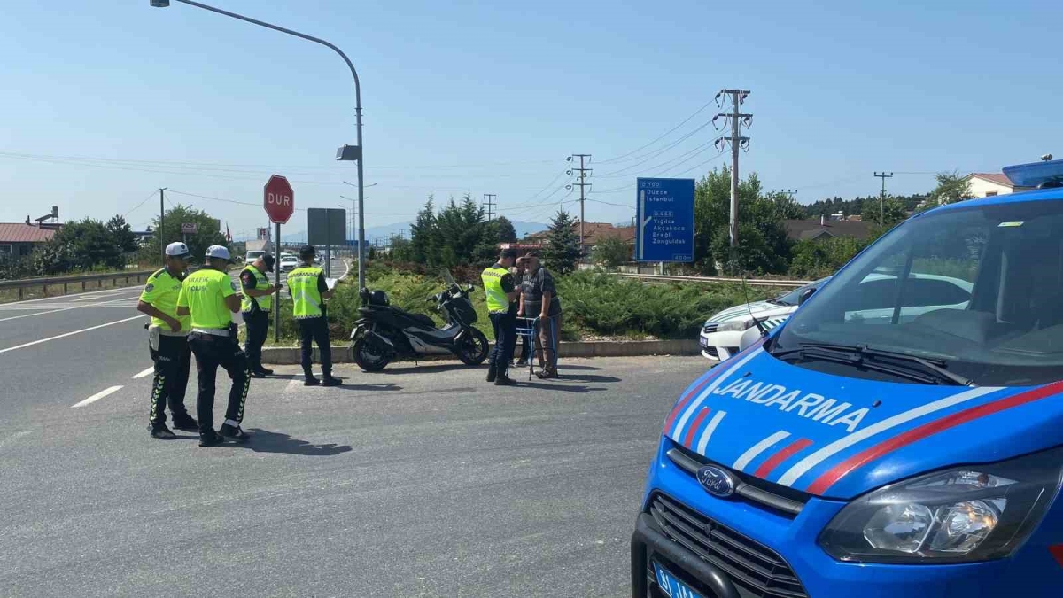 Dönel kavşakta iki motor çarpıştı: 1 yaralı

