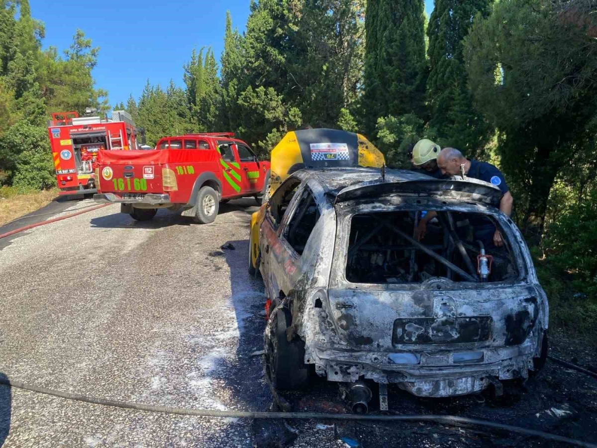 Ralli yarışında otomobil alev alev yandı
