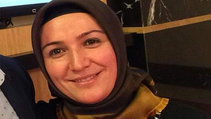 Nurten Çetin'in (44) üzerine forklift devrildi