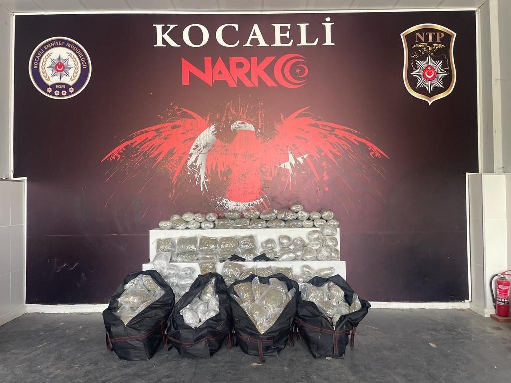 119 kilogram esrar ele geçirilmesine ilişkin 5 şüpheli tutuklandı