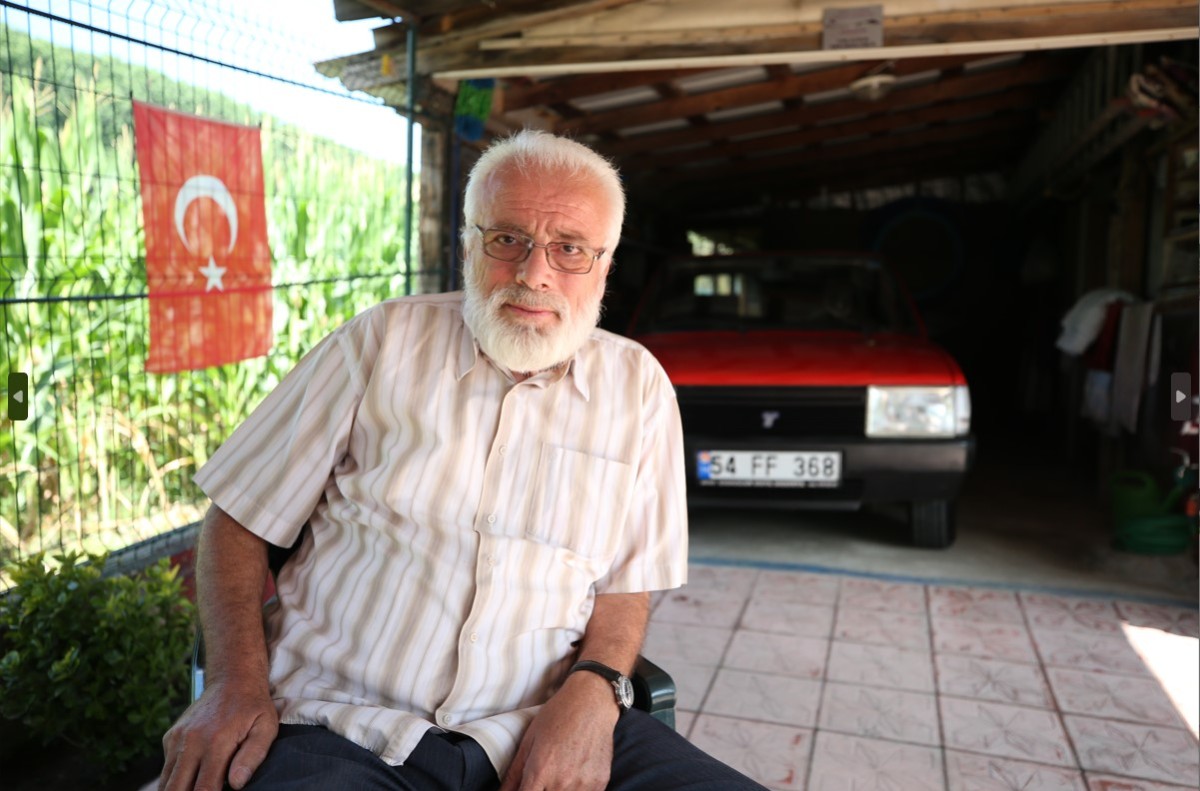  İsmail Kumbuzoğlu 30 yıl önce aldığı arabasını özenle kullanıyor