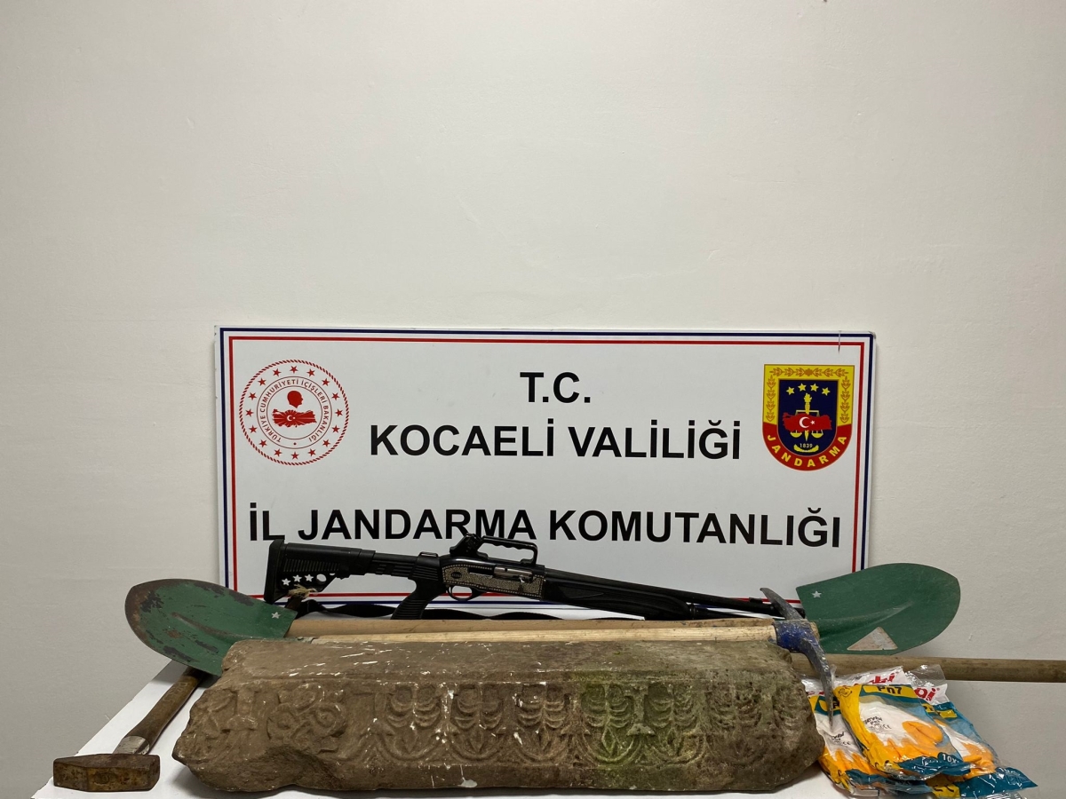 Roma dönemine ait lahit parçası ele geçirildi
