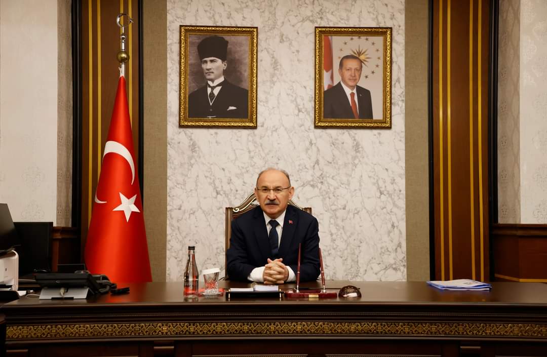 Sakarya Valisi Karadeniz'den 19 Mayıs Atatürk'ü Anma, Gençlik ve Spor Bayramı mesajı