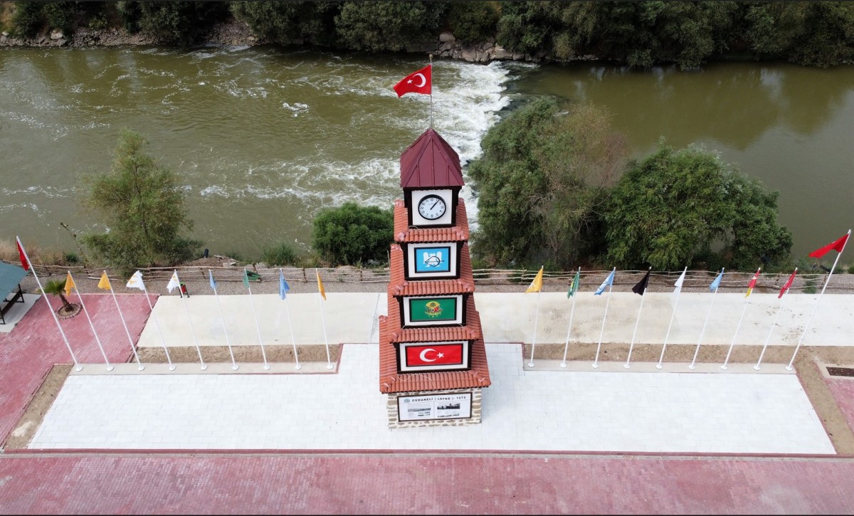 Sakarya Nehri kıyısına Türk hakimiyetini simgeleyen anıt yapıldı