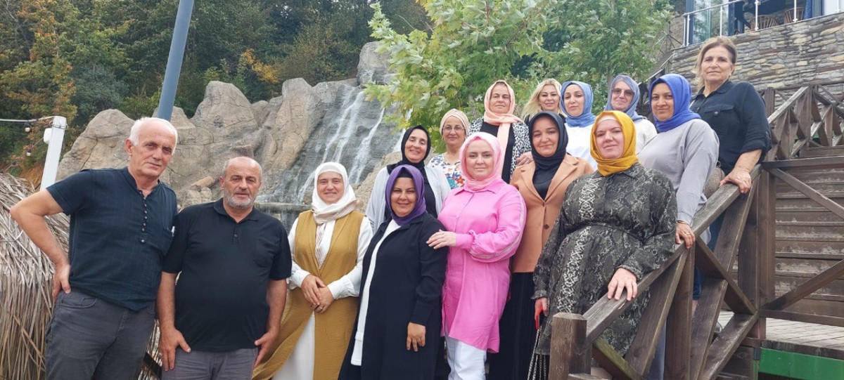 AK Kadınlar şehirde ve ilçelerde yapılan eserleri ziyaretlerine devam ediyor