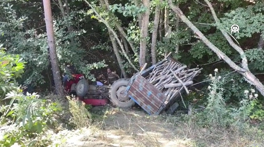 Dereye devrilen traktörün sürücüsü ağır yaralandı