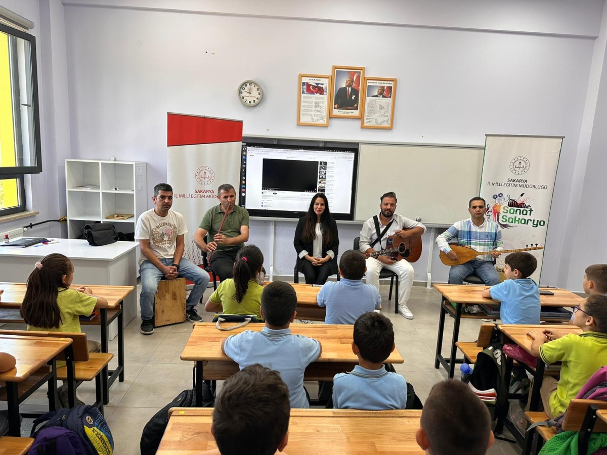 Sanat Sakarya Projesi Kapsamında 'Hikayesi ile Türküler Okullarda' Etkinliğinin İlki Gerçekleştirildi.