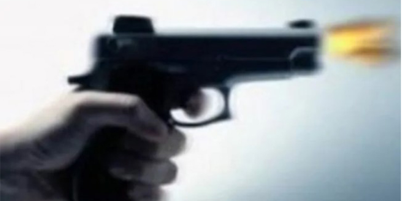 Sakarya'da arkadaşının kazara tabancayla vurdu