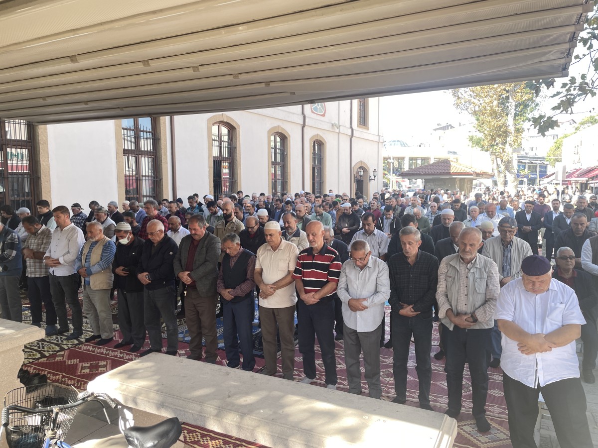 Sakarya'da Filistin'de hayatını kaybedenler için gıyabi cenaze namazı kılındı