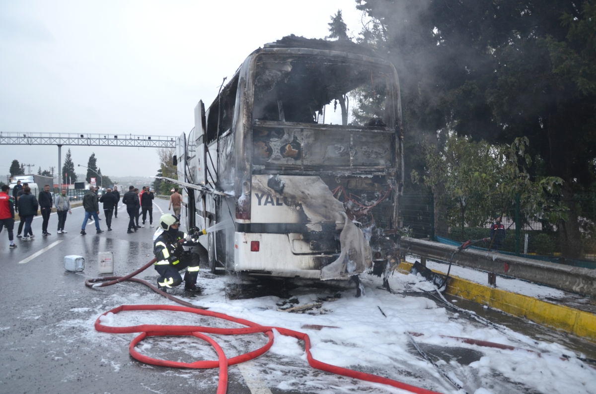 Futbolcuları taşıyan otobüste yangın çıktı