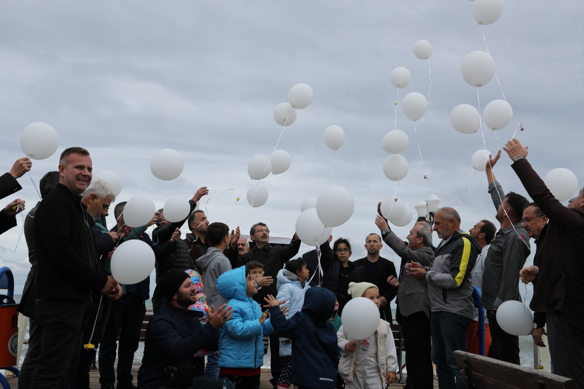 Sakaryalı çocuklar, Hayatlarını kaybeden Filistinli akranları için gökyüzüne balon bıraktı