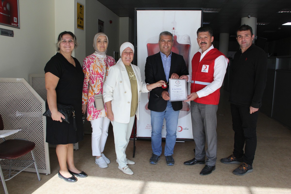  Prof. Dr. Yusuf Adıgüzel herkesi kan vermeye davet etti