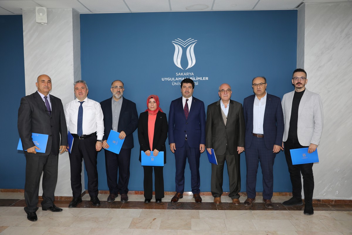 Rektör Sarıbıyık akademisyenleri tebrik etti