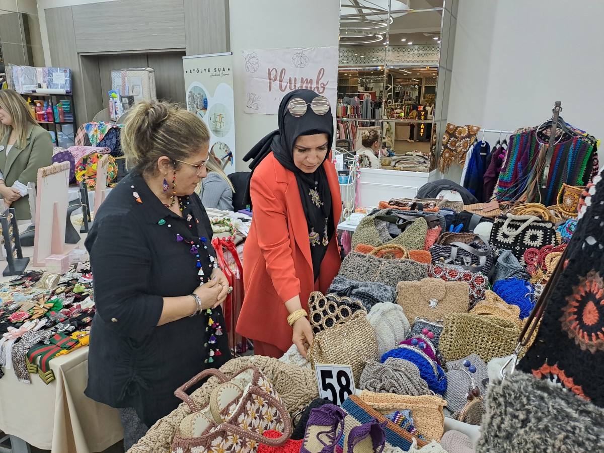 Sakarya'da girişimci kadınların el emeği ürünleri festivalde görücüye çıktı