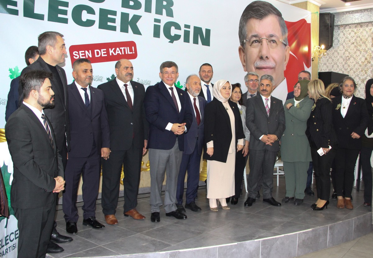 Gelecek Partisi Genel Başkanı Davutoğlu, partisinin Sakarya il kongresine katıldı