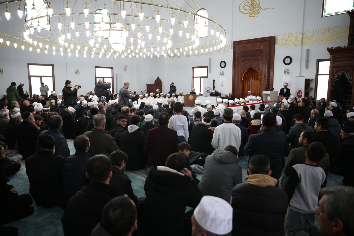 Ali Erbaş, Sakarya'da kurra hafızlık icazet törenine katıldı