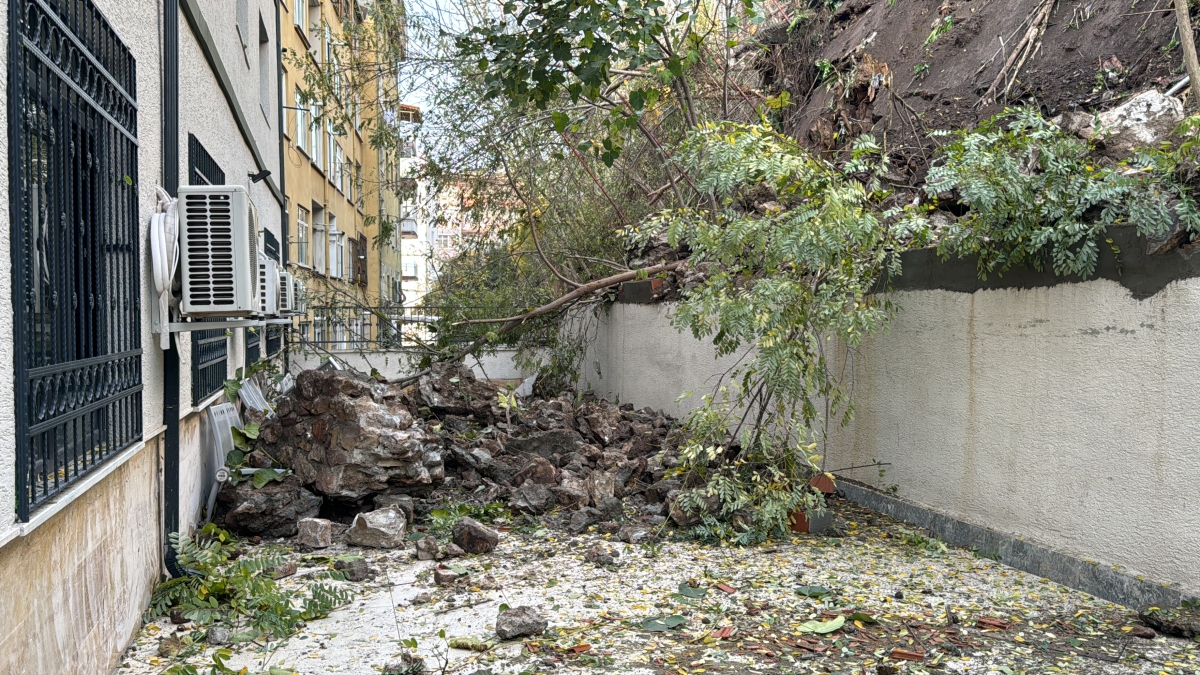 İstinat duvarının çökmesi nedeniyle 3 apartman tahliye edildi