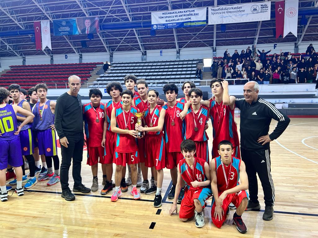 Tes-İş Adapazarı Anadolu Lisesi Sakarya il şampiyonu