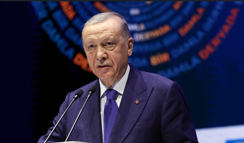 Cumhurbaşkanı Erdoğan ''İnternet insanları dijital bir dünyaya hapsetti''