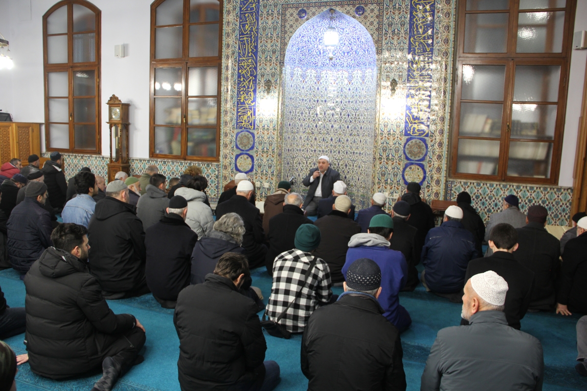 Sakarya'da tarihi Orhan Camisi'nde şehitler için dua edildi