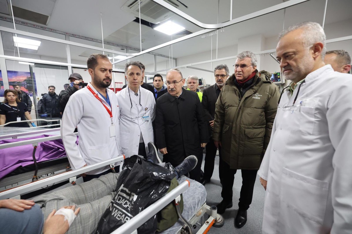 Valisi Karadeniz ve Başkan Yüce kazada yaralananları ziyaret etti