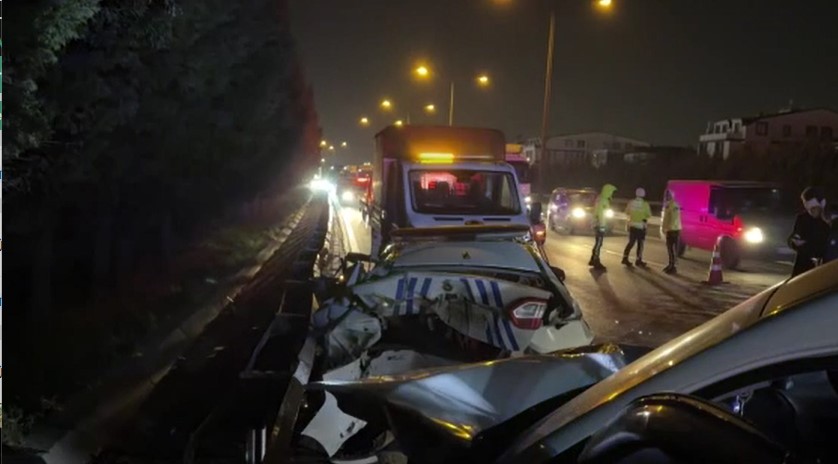 Anadolu Otoyolu'nda kazada 4'ü polis 18 kişi yaralandı