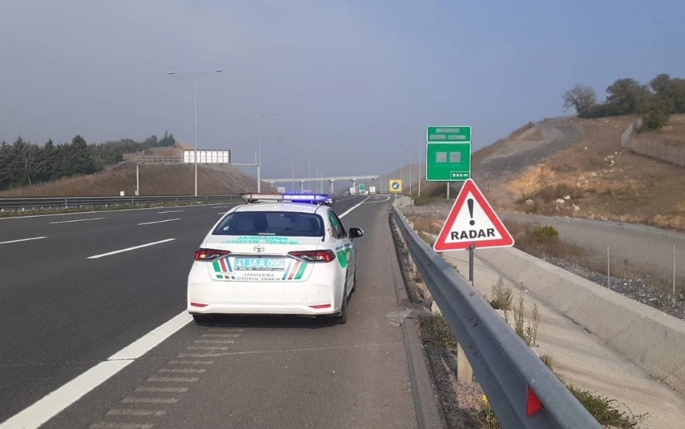 Kuzey Marmara Otoyolu'nda hız sınırını ihlal eden sürücülere ceza yağdı