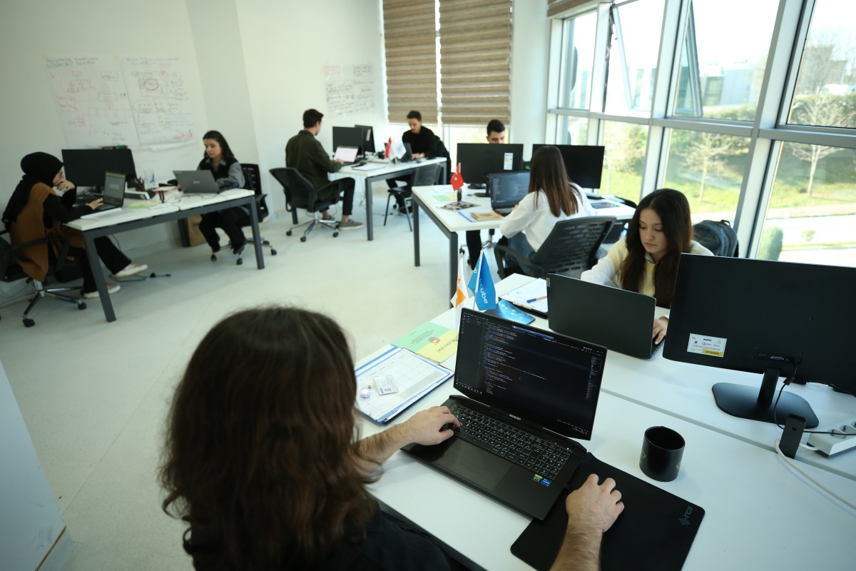 Türkiye'nin yazılım ve dijital dönüşüm uzmanları Sakarya Teknokent'teki şirkette yetişiyor