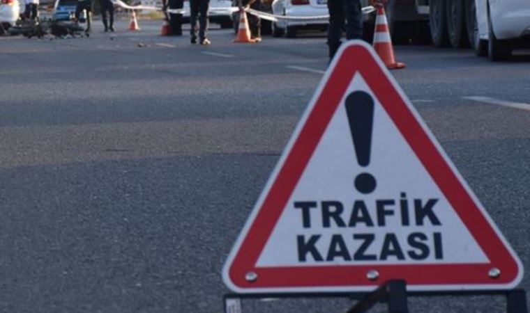 Sakarya'da devrilen tırın sürücüsü hayatını kaybetti