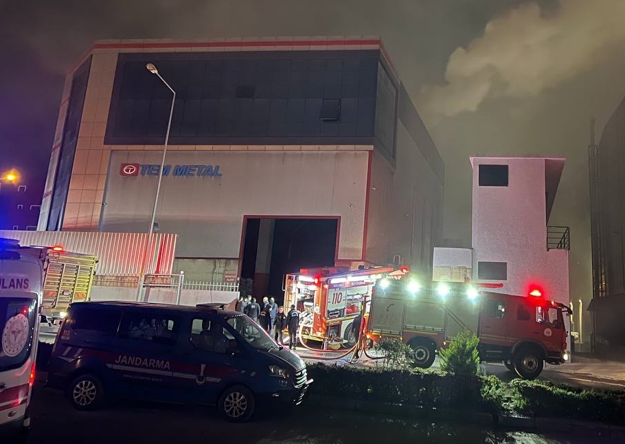 Alüminyum fabrikasında çıkan yangın söndürüldü