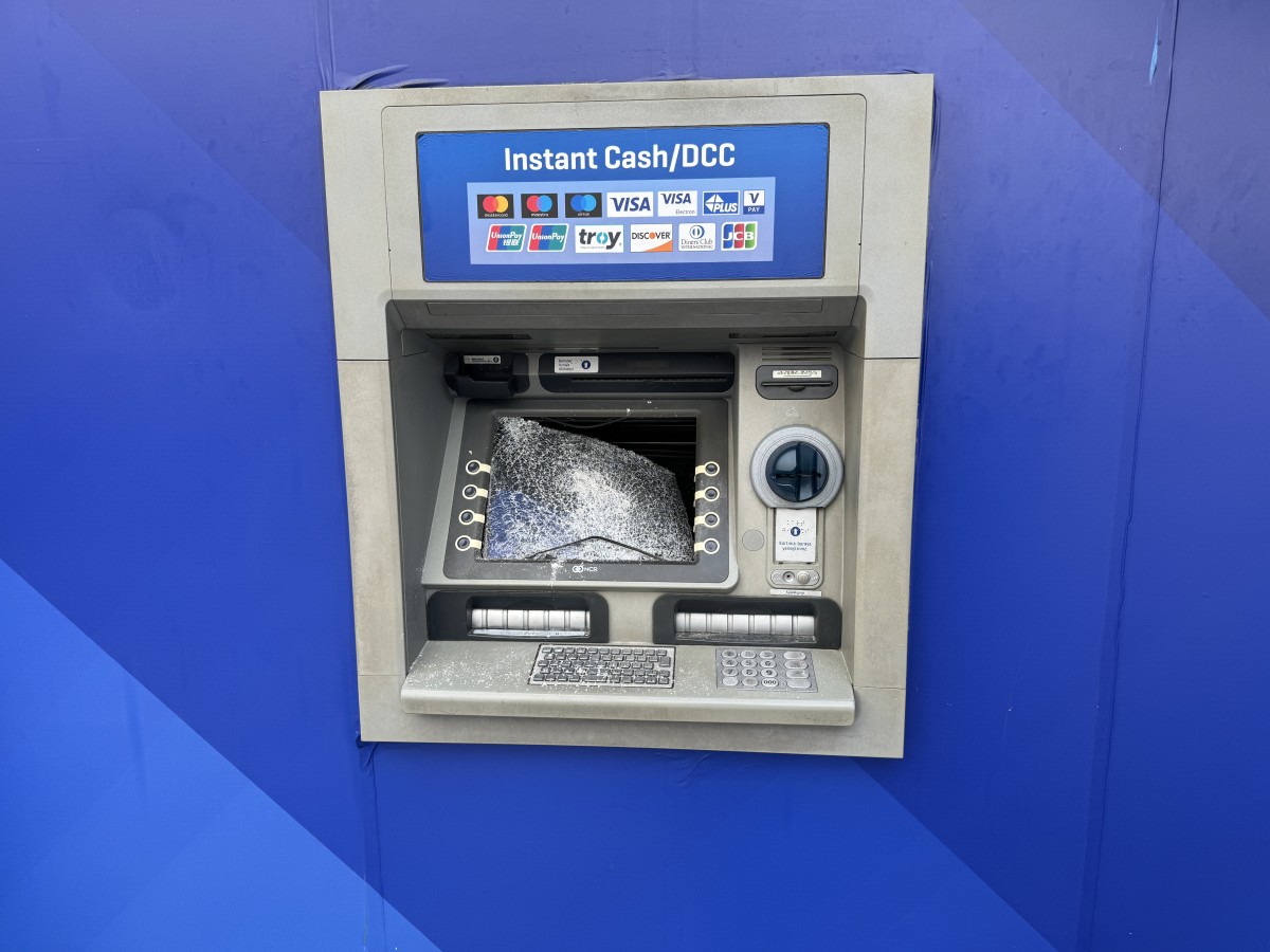 Sakarya'da 2 banka ATM'sine zarar verildi