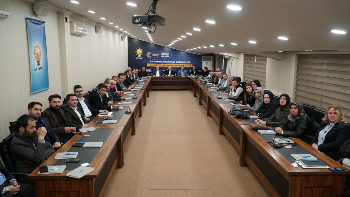 AK Parti Sakarya İl Yönetimi İlk Toplantısını Düzenledi