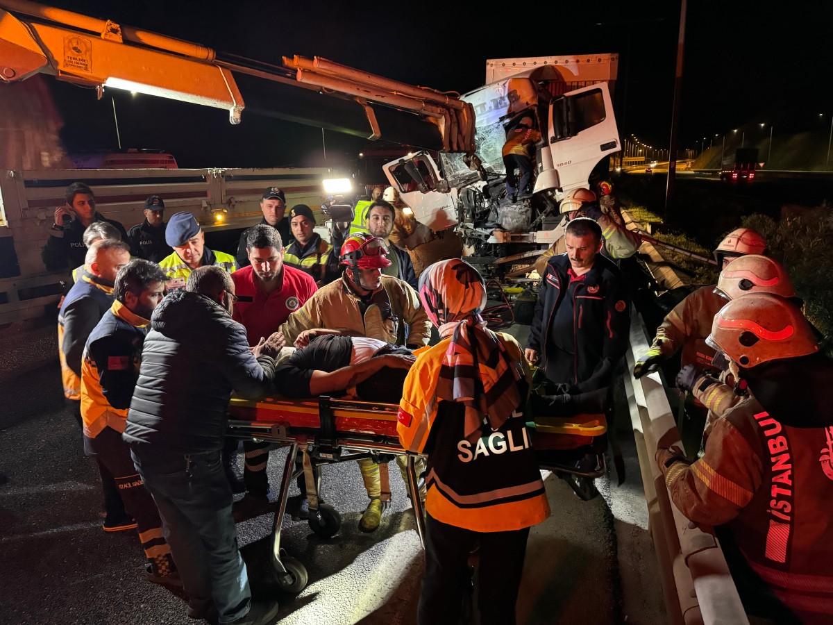 54 plakalı tırın karıştığı kazada 2 kişi yaralandı