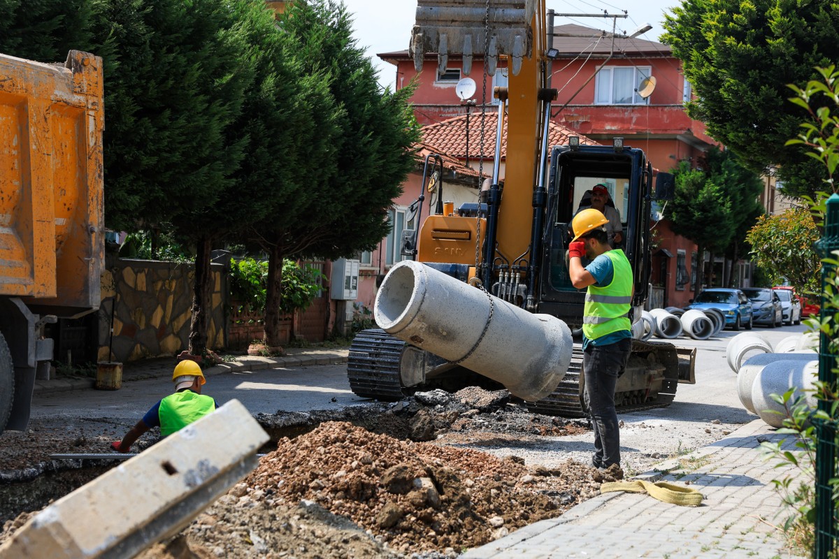 Semerciler Mahallesi’nin bin 700 metrelik yağmur suyu hattı yenileniyor