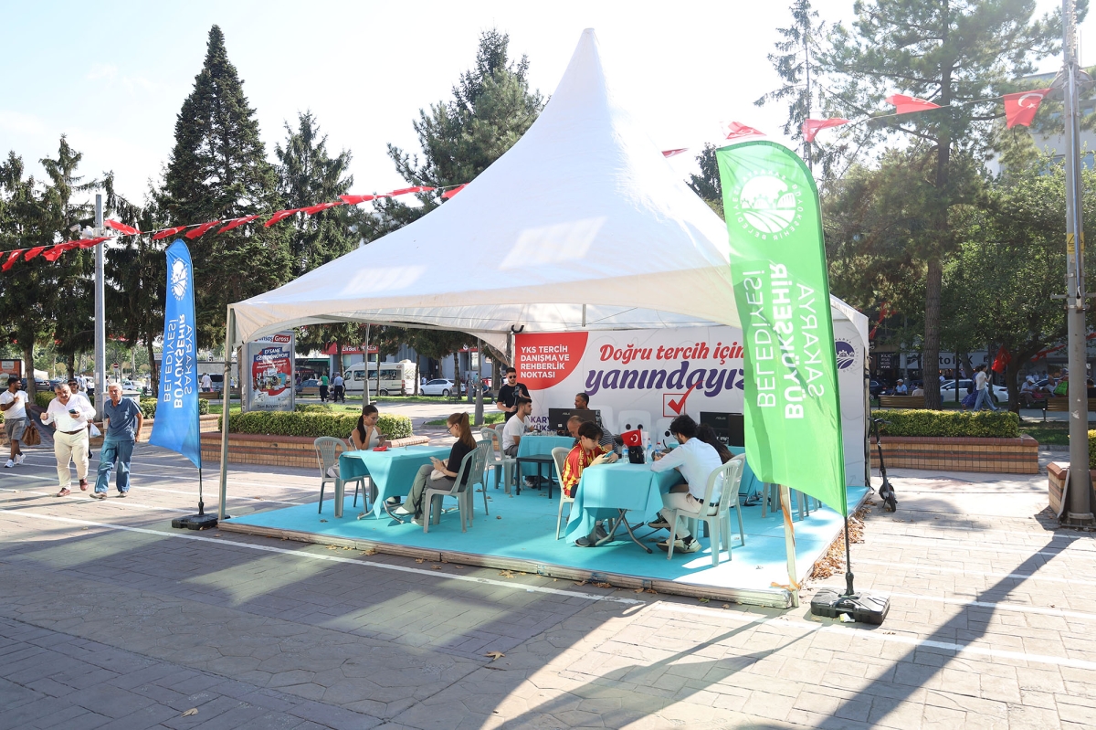 Sakarya Büyükşehir Belediyesinin üniversite tercih danışmanlığı hizmeti sürüyor