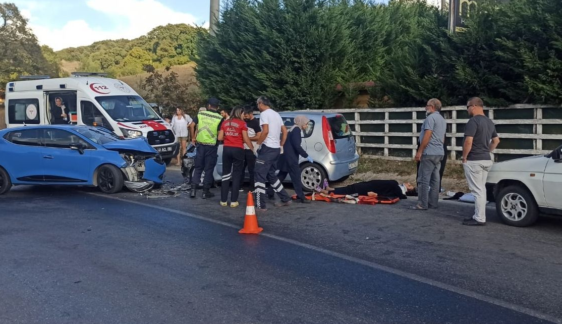 İki otomobilin çarpıştığı kazada 3 kişi yaralandı