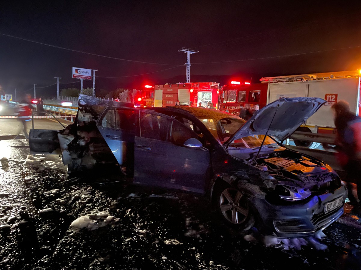 Sakarya'da zincirleme kazada yanan otomobildeki çift öldü